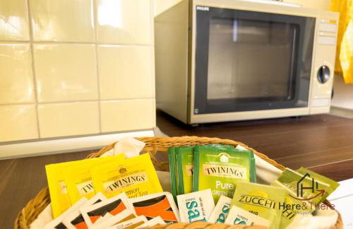 Beaches 1 min away - Free WiFi - Smart TV - AC - Foto 14