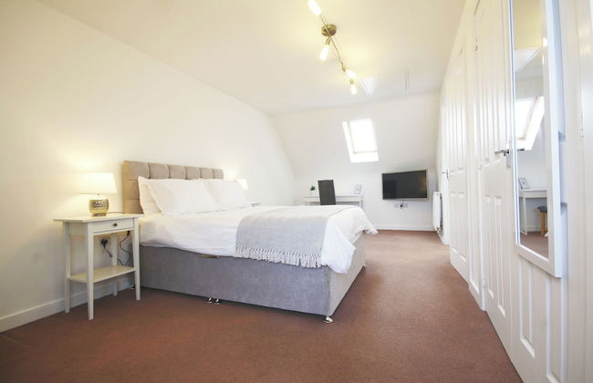 Modern 4 Bed Townhouse with Parking - Foto 15