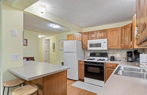 Lakefront Escape, Sunrise Views, Boat Slip & Community Dock Access - Foto 15