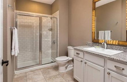 Enjoy the scenery of Lake Marble Falls in 2BD resort condo with family - Photo 26