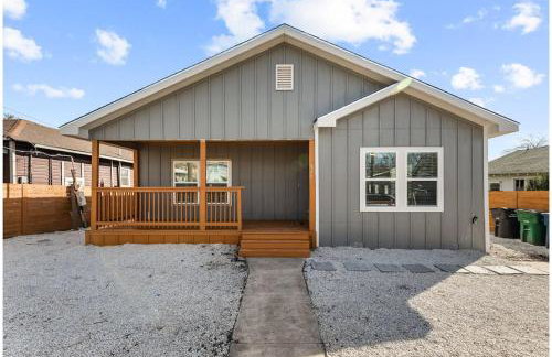 Retreat to a Brand-new Downtown Home 4br/3ba! - Foto 1