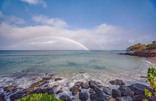 Oceanfront Modern Coastal Remodel - Serene Sunsets & Relaxation on Large Lanai - Foto 42