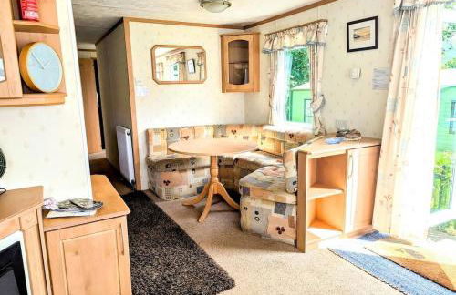 Family-Friendly Woodland Caravan Pool & Bar - Foto 5