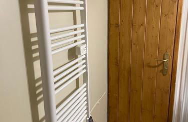 Cheerful 3 bedroom cottage with indoor fireplace - Foto 26