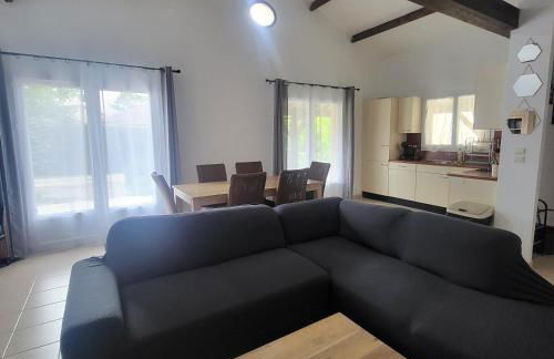 2025 Reno 2-Bed Escape w pool Min to GolfCources - Foto 11