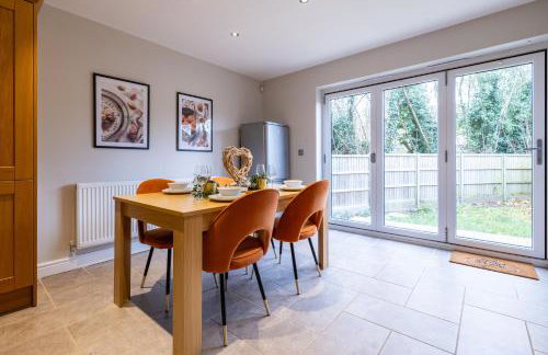 Shenley House- Premium Stay, Private Parking for multiple cars, Sleeps 6, 2 Bedroom, 2 Ensuites, Central MK - Foto 26