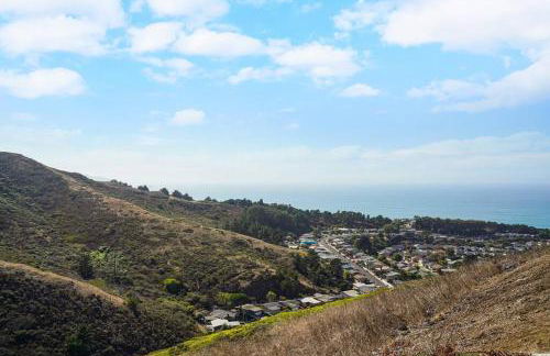 Mountain View 2BR 1 Bath Retreat with Private Lanai - Photo 16