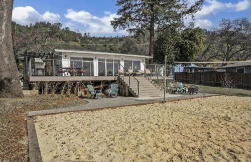 Sandy Feet Retreat -- Lakefront Retreat With Sand Volleyball Court! - Foto 37
