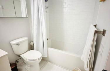 Art-filled Loft 180 Views, Rooftop Pool, Parking - Foto 26