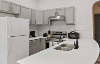 Modern Apt - Downtown Charm - Ideal Location - Foto 9