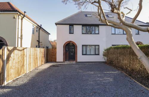 Magnolia House - Photo 1