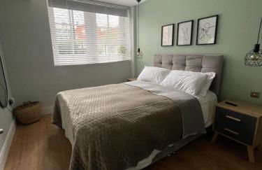 2 beds by Tower Bridge, Walk to Sights & Dining - Photo 7