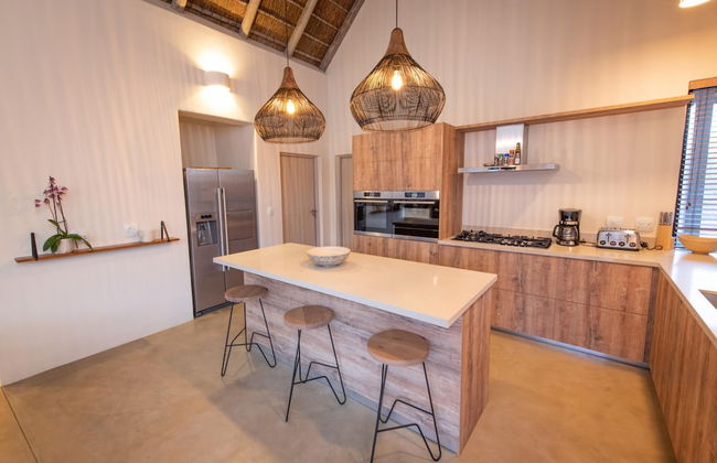 Villa Appelblaar Luxury 4 Bedroom Villa Home in the South African Bush - Photo 27