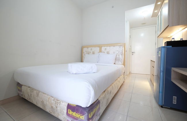 Minimalist Studio Room at The Springlake Apartment Sumarecon Bekasi - Photo 8
