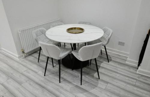 Luxury home in prime location Steps from WoodGreen - Foto 5