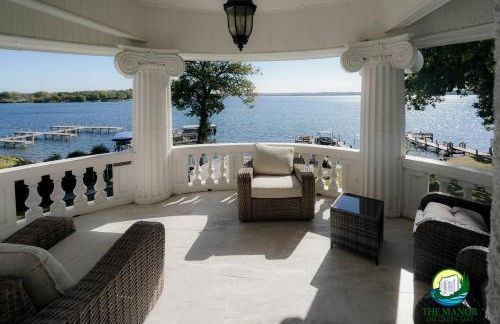 Lakefront estate with breathtaking views and pier! - Foto 1