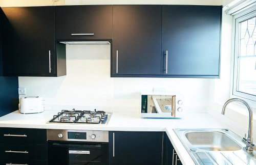 Manchester Stay Hub - 2BR with Free Parking, Near Airport & Attractions - Foto 18