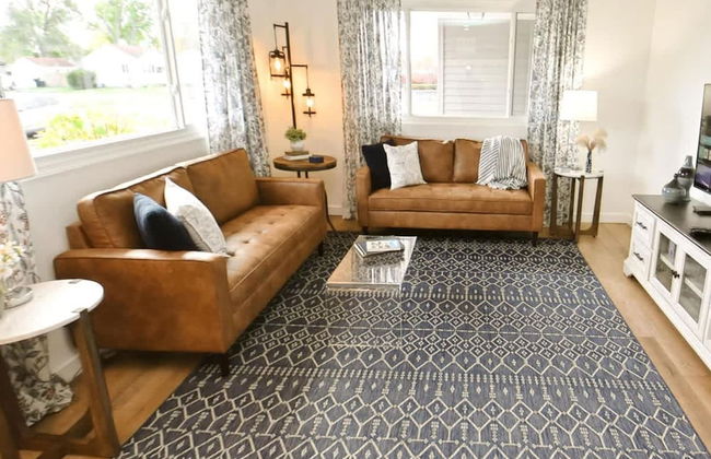 Modern 5 Bedroom Home Sleeps up to 12 15 min Walk to ND 2329 - Foto 1