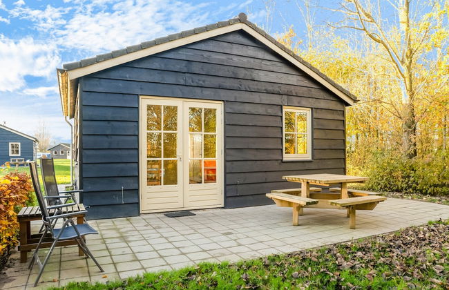 Tranquil Holiday Home in Lage Zwaluwe With Terrace - Photo 1