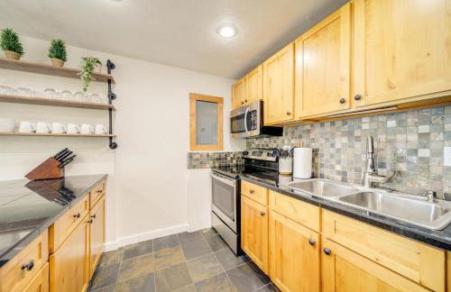 Tree-Lined Hayden Home with Hot Tub and Lake Views! - Foto 7