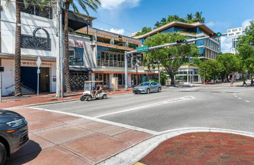 Breathtaking Direct Bay Views 2 bedroom condo with parking - Foto 32