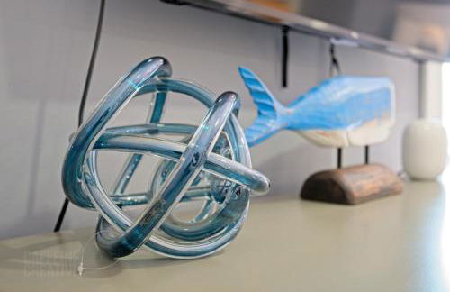 Luxe Coastal Retreat with Hot Tub & Spring Fires - Foto 55