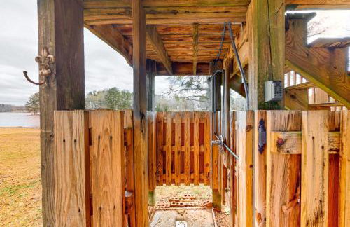 Waterfront Lake Murray Home with Dock Dogs Welcome! - Foto 26