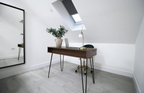 New Cardiff Bloc Exclusive Apartments By Prime Stays - Shops and Parking - Great for Groups and Families - Foto 9