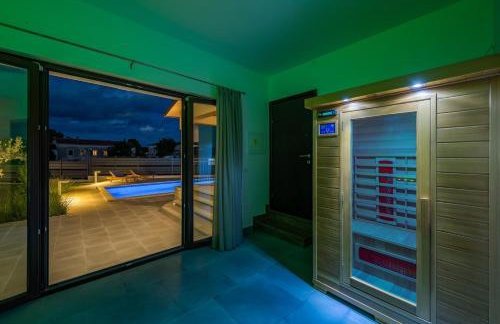 Villa Luna Tinjan, Pool and Wellness - Photo 27