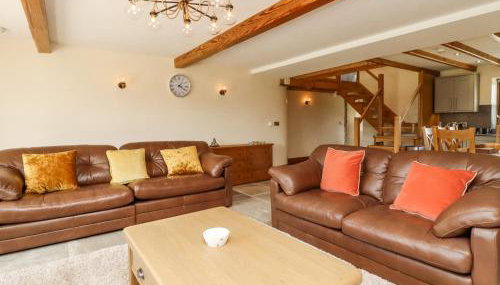 Orcaber Farmhouse - Photo 5