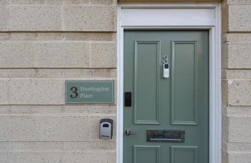 Modern Central 2 Bed Apartment with Parking - Foto 15