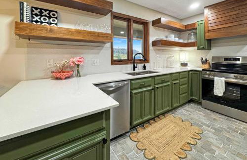 Riverfront Retreat - Right next to the White River - Foto 5