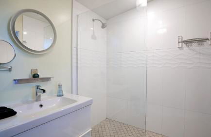 2 Rooms Sleeps 8 Retro Hotel w Pool Wesley King Studio Buyout by AvantStay - Foto 22