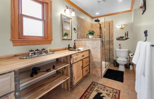 Relaxing Pocono Stay Near Lake with Hot Tub & BBQ - Foto 36