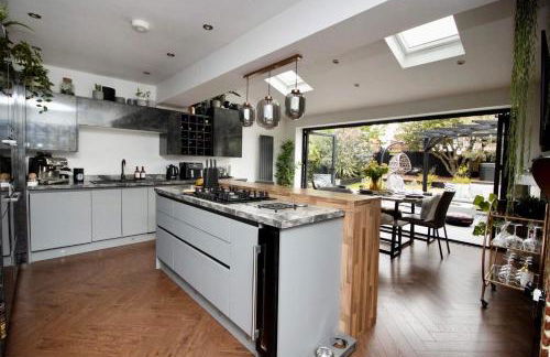 The Longsands Home- Coastal Retreat with Hot Tub - Foto 22