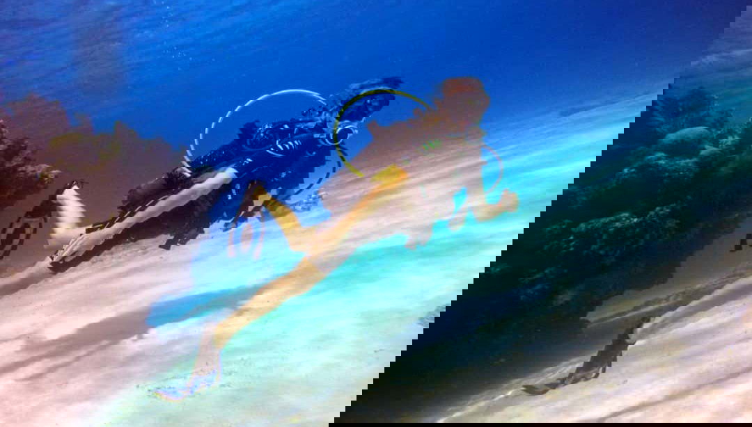 Un buzo en las aguas caribeñas