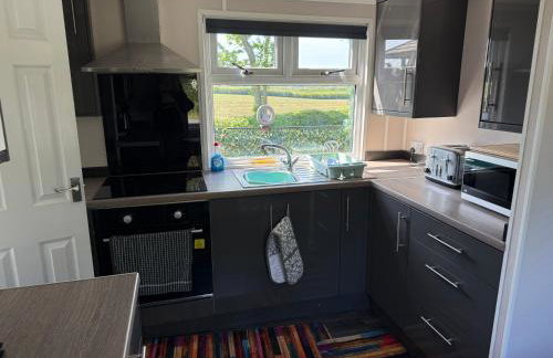 Couple’s Lodge With Hot Tub - Foto 7