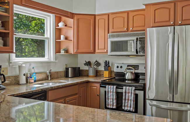 Lake It Right by Avantstay Lakefront w/ Dock, Hot Tub, Fire Pit & Game Room - Photo 16