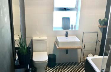 Stylish comfortable home with free parking - Foto 11