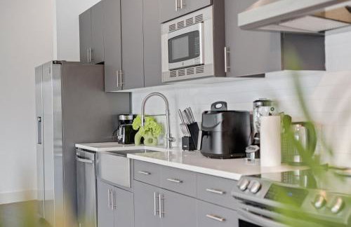 City View 1BR I Gym I Free Parking I Workspace - Foto 3