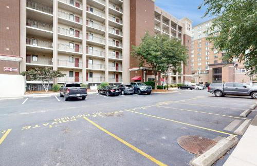 Dog-friendly downtown condo with riverfront balcony - walk to shops & eateries - Foto 23