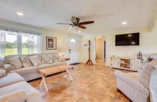 Howe Retreat with Fire Pit and Private Boat Dock! - Foto 3