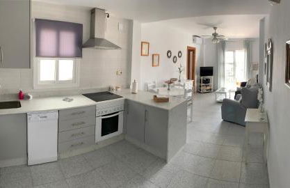 Apartamento con terraza en primera línea de playa - Foto 3