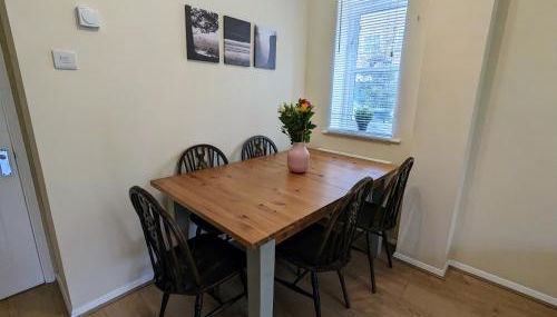 Guildford Townhouse with Parking - Foto 5