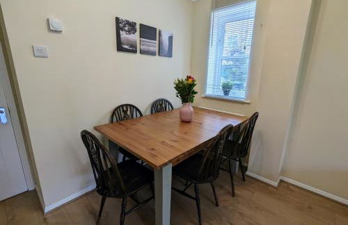 Guildford Townhouse with Parking - Foto 5