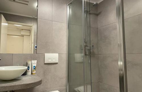 Morden flat close to DLR station with free parking and brand new bed and quality mattress adjacent to metro station also close to O2 and Excel via Cable Car - Foto 14