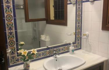 Comfortable Spacious Family House, Large Terrace and Garden, Beach and Bars - Photo 37