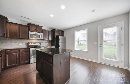 Spacious 4 bedroom House in University area close to PNC pavilion - Foto 29