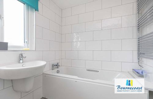 MUDEFORD ESCAPE by BOURNECOAST - A Chalet Bungalow with a Garden - Ideal for Family Getaways - HB9600 - Foto 20