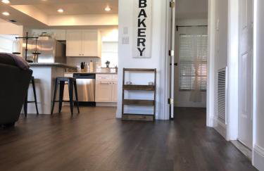 Beautiful Home across the street from Lake June! - Foto 21